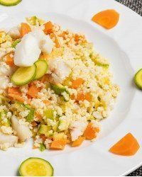 Insalata di quinoa con verdurine e merluzzo